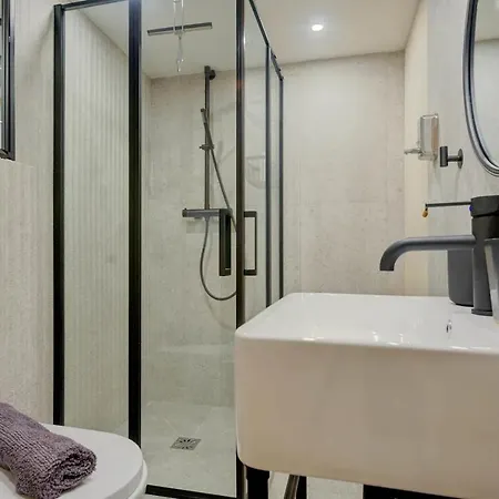 Duplex Mezzanine Near Shops & Cafes アパート *