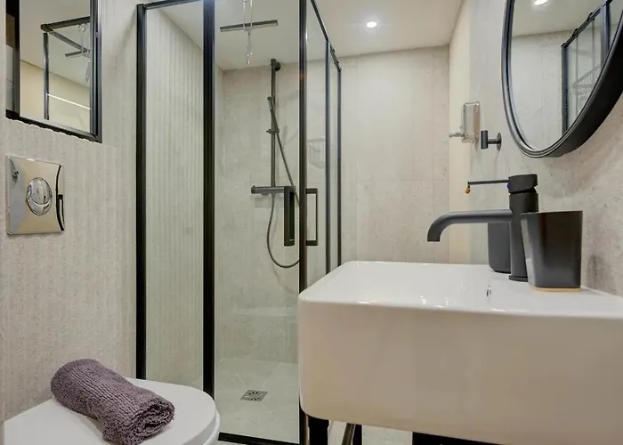 Duplex Mezzanine Near Shops & Cafes Lejlighed *