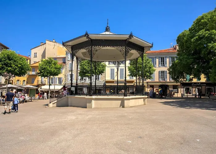 Duplex Mezzanine Near Shops & Cafes Antibes