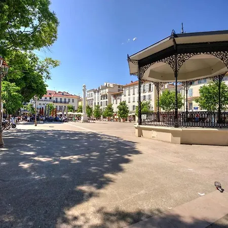 Duplex Mezzanine Near Shops & Cafes Apartment Antibes