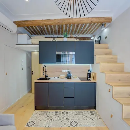 Duplex Mezzanine Near Shops & Cafes