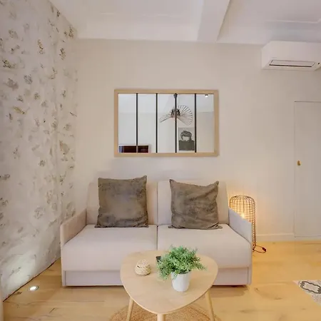 Duplex Mezzanine Near Shops & Cafes Appartement