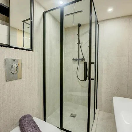 Duplex Mezzanine Near Shops & Cafes *