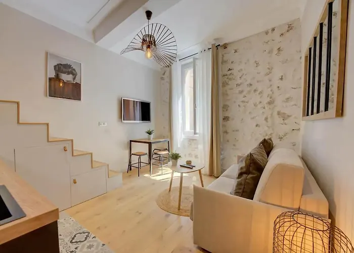 Duplex Mezzanine Near Shops & Cafes Daire *