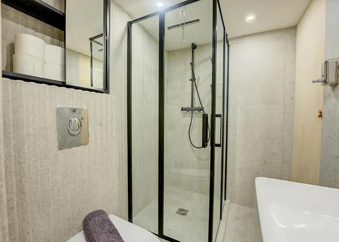 Duplex Mezzanine Near Shops & Cafes *